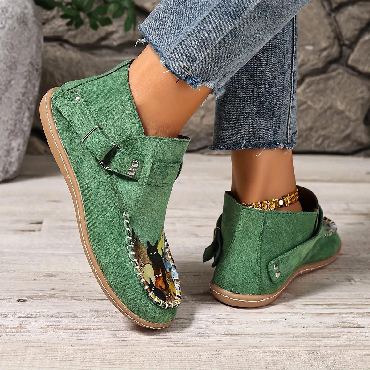 Botines bajos para mujer con estampado de gatos y tira lateral