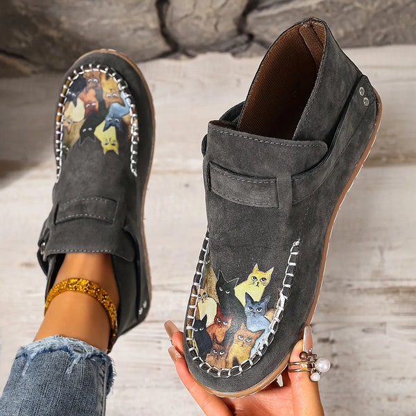Botines bajos para mujer con estampado de gatos y tira lateral