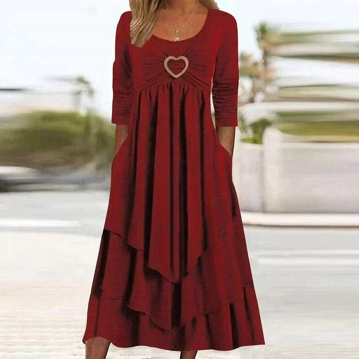 Vestido largo de mujer con detalle corazón y falda fluida