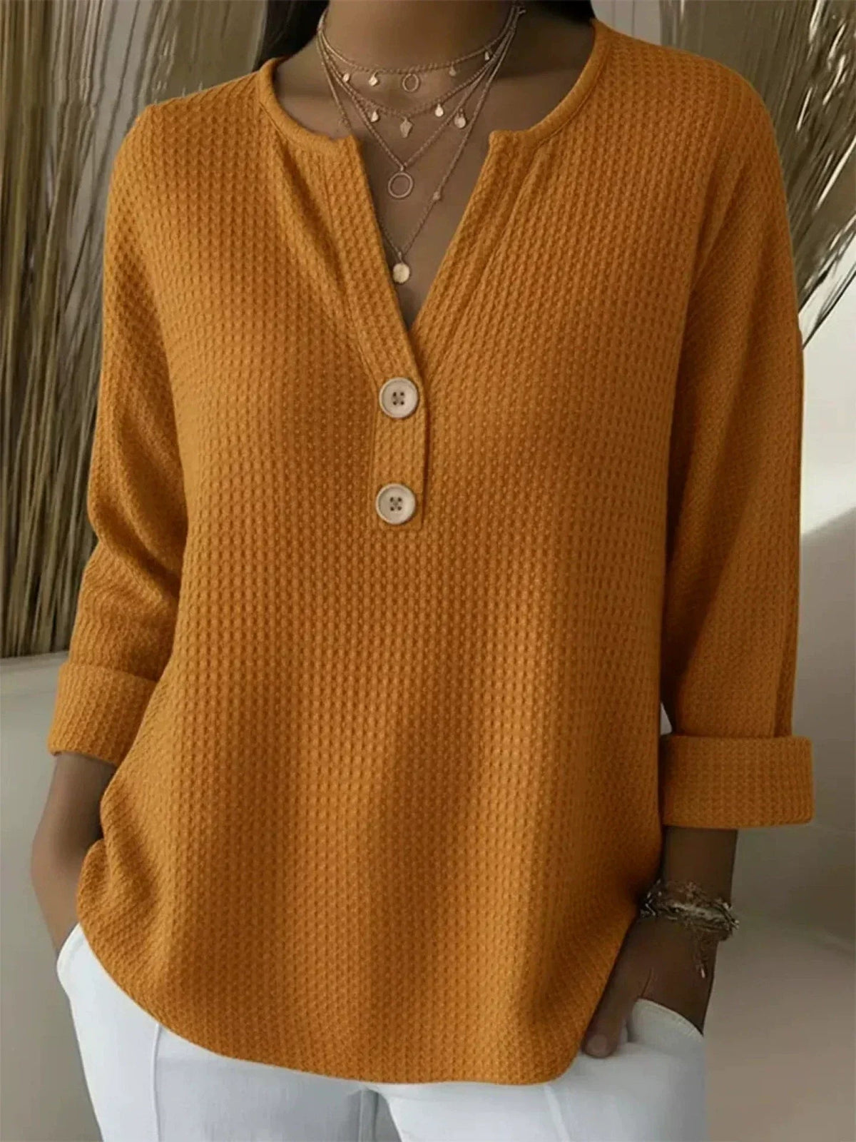 Lucía - Camiseta Henley Gofrada con Botones