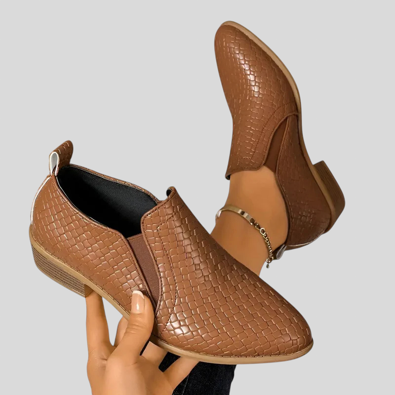 Botines bajos para mujer con textura trenzada y elásticos laterales
