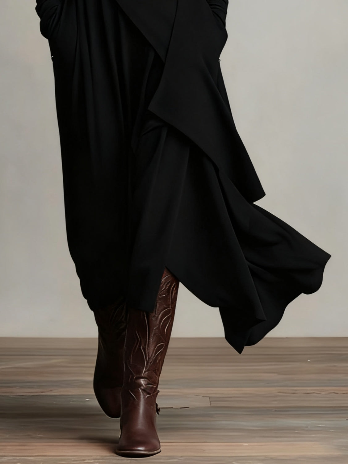 Vestido largo drapeado para mujer con cuello alto asimétrico