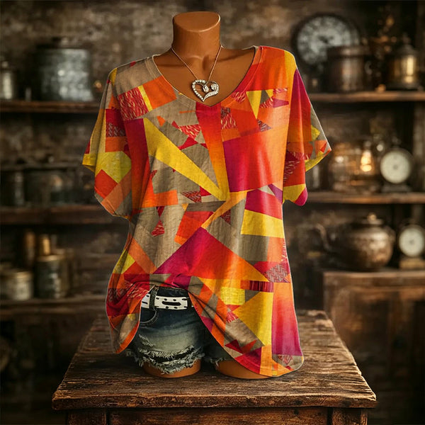 Camiseta mujer con estampado abstracto y cuello en V